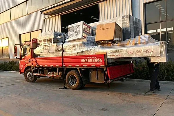 Apa sing bisa digunakake kanggo peralatan pangolahan aluminium tembok tirai?