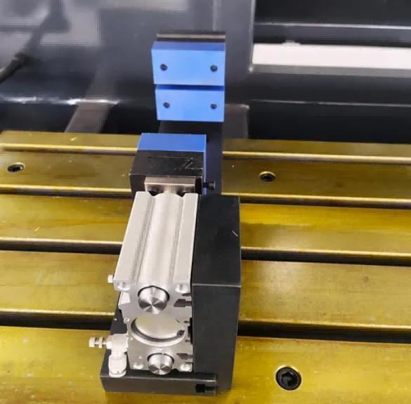 Pusat Mesin CNC 4M kanthi Automatic Tool Changer (ATC)