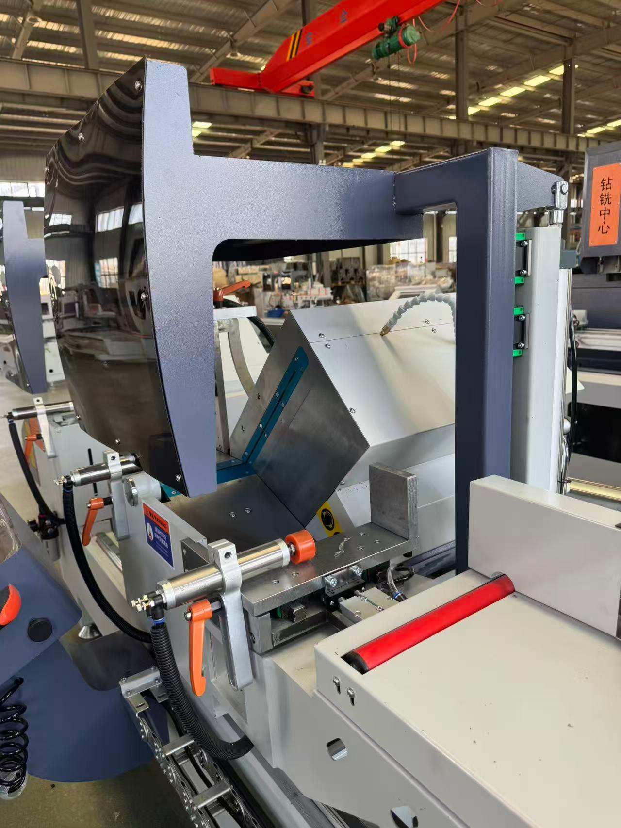 550 CNC Outward Swing Produksi Volume Tinggi Miter Saw, 45°/90°