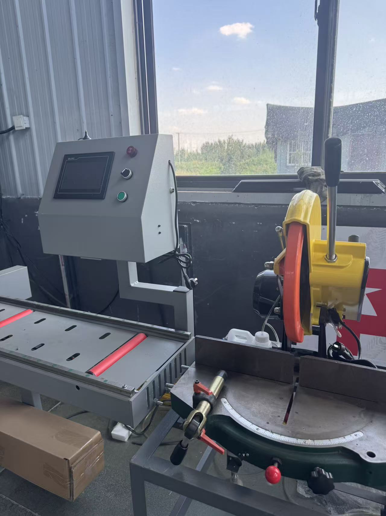 CNC Fixed-Length Saw kanggo Thermal Break Aluminium Window Glazing Bead Cutting