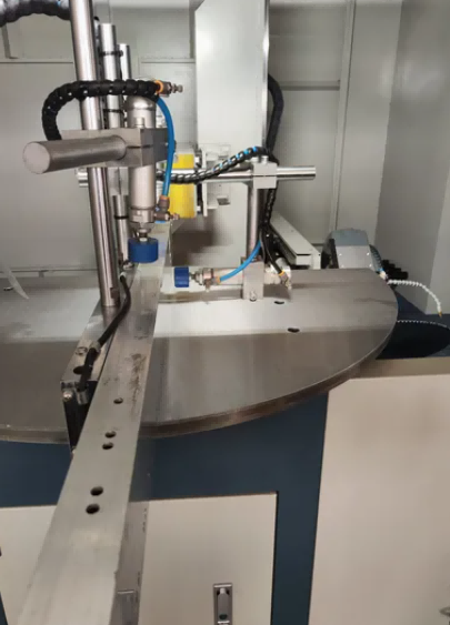 Gergaji Notching Tembok Tirai Hidrolik Tugas Berat kanggo Profil Aluminium Berdinding Tebal