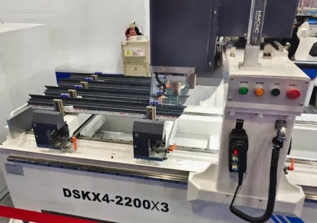 Dhuwur-Precision Heavy-Tugas 4-Kepala CNC Aluminium Curtain Wall Drilling Machine