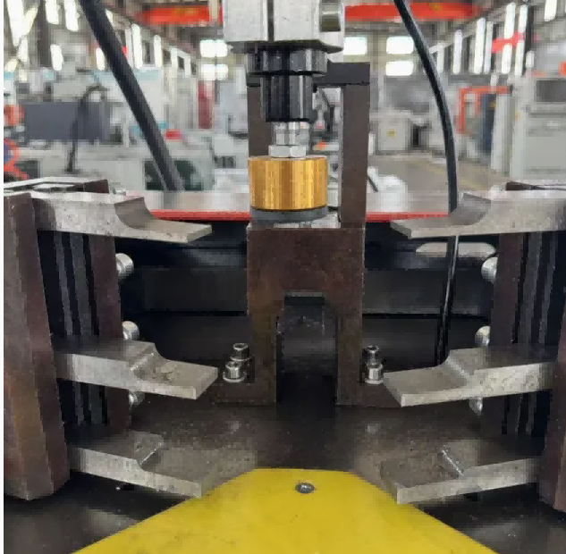 Dhuwur-Kekuatan 140mm Aluminium Corner Nggabungke Machine